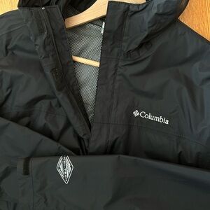 COLUMBIA Hooded Rain Jacket with Omni-Tech, black, excellent condition